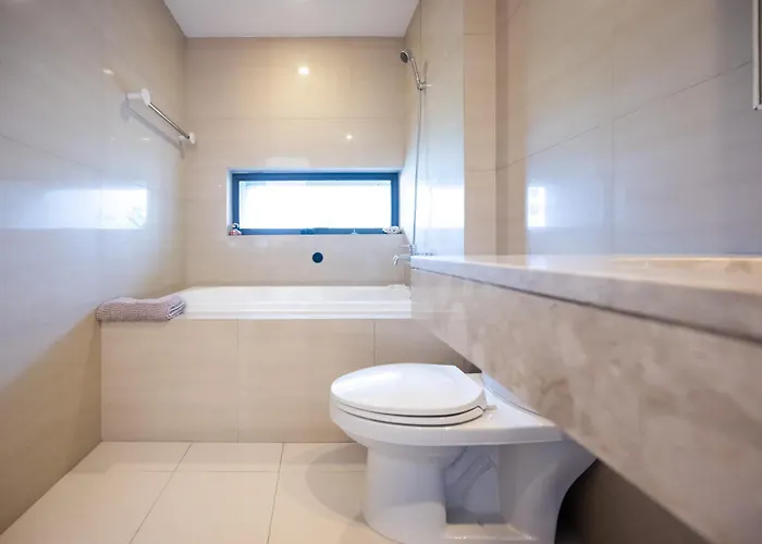 Beautiful 1 Bed With Huge Lumpini Park View * Bangkok